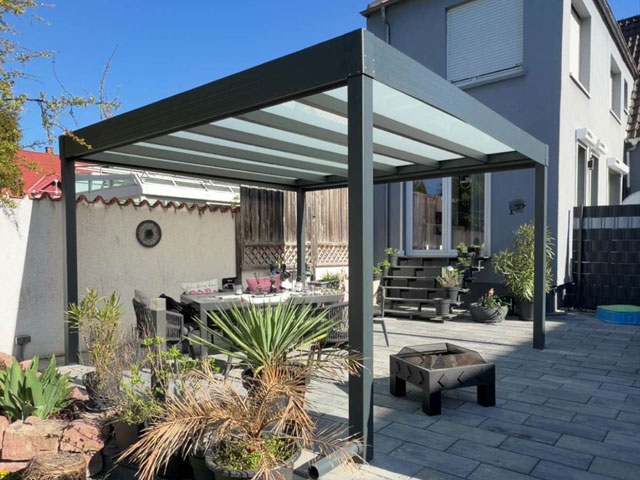 Elegantes Terrassendach mit Verbundsicherheitsglas in Lohfelden